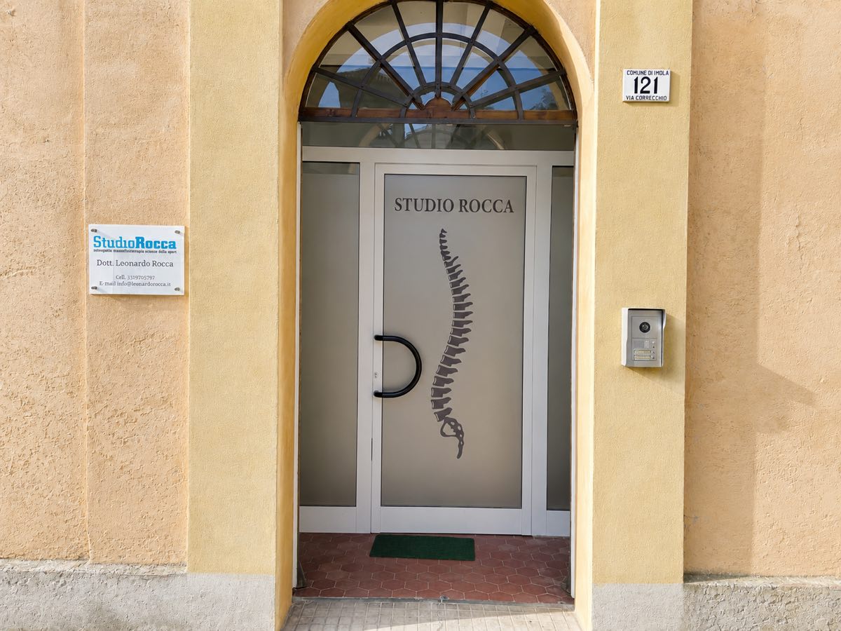 L'ingresso dello Studio Rocca in via Correcchio 121 a Imola